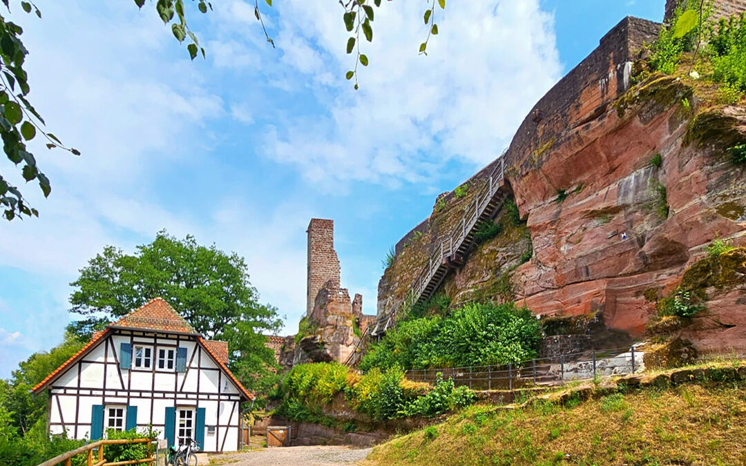 2026 Felsen, Burgen und ein Bahnhof